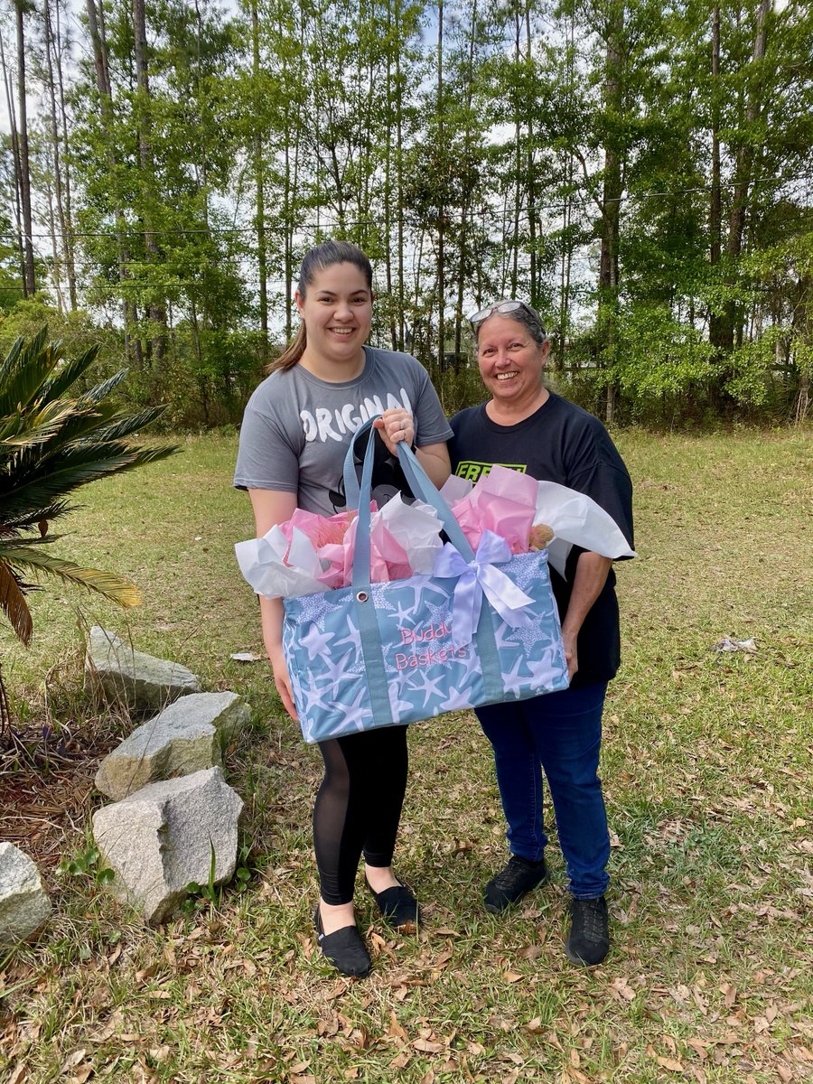 TesoriFamilyFdt's tweet photo. Buddy Basket deliveries are our favorites!!! A new amazing little one joining one incredible crew! #buddybaskets #celebrate321 https://t.co/BbdXeCsvX0