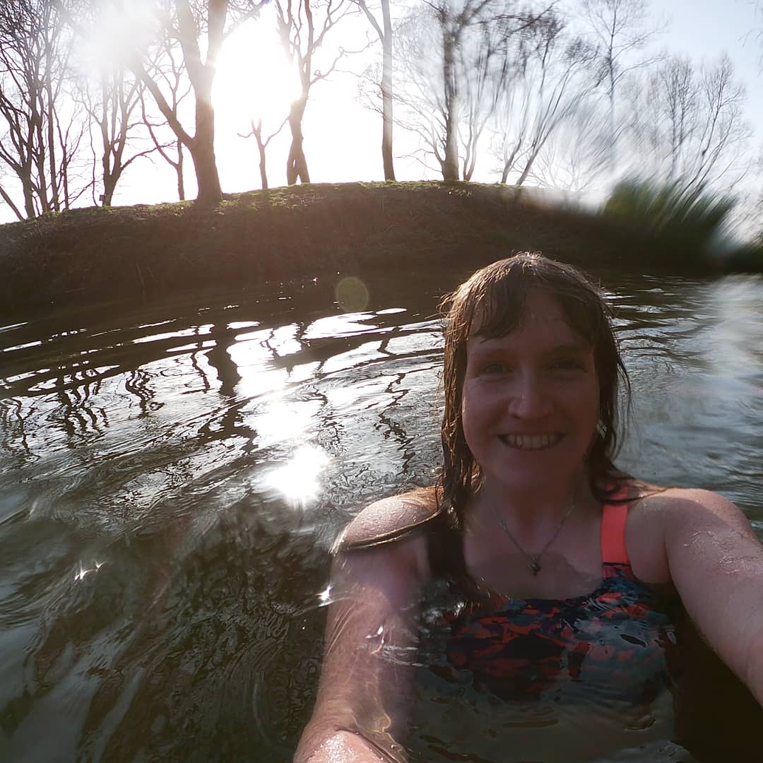 lucygetsoutmore's tweet photo. Happy sunny days ☀️ haven't been for a dip in a long time!
The willow has popped out and is looking fabulous from the viewpoint of the river 🌊☝️💚

#riverswimming #sunshine #wildswimming #wildswimminguk #coldwaterswimming #explorelocal #localadventures #willow #gopro 
30.03.2021 https://t.co/JH2FZ5HIPw