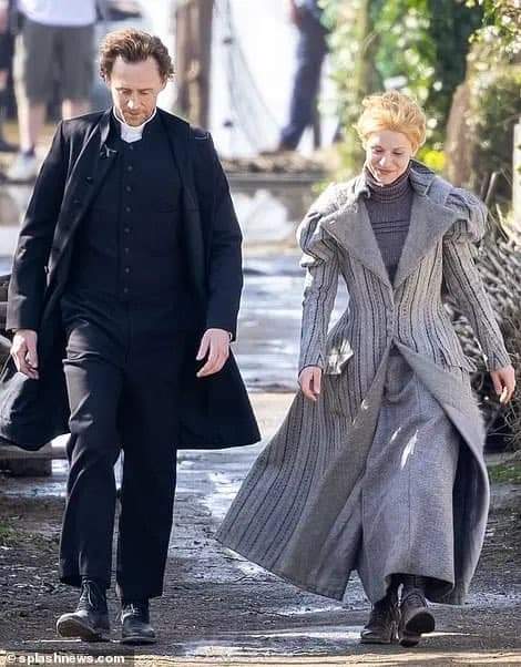 maryensenada's tweet image. CON SOLO VERTE ESTOY EN EL CIELO... ❤❤❤❤❤ #WilliamRansome #TheEssexSerpent #TomHiddleston