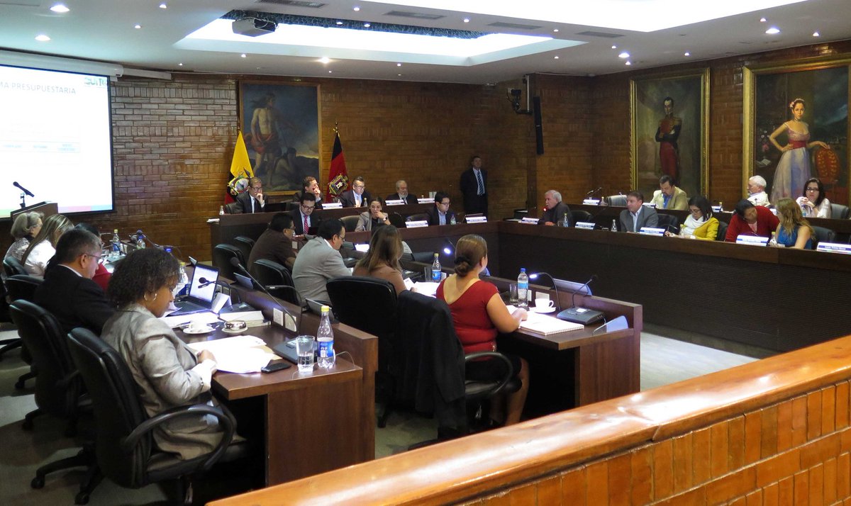 Paulcoellosegar's tweet photo. La política de este país cada día asquea más en todos los ámbitos, asamblea, gobierno y ahora los municipios.
impresentable quienes nos gobiernan buscan intereses personales
Lo del concejo de Quito es una vergüenza, arreglando para blindar al alcalde a pesar de todo lo encontrado https://t.co/k3XPAkDwfq