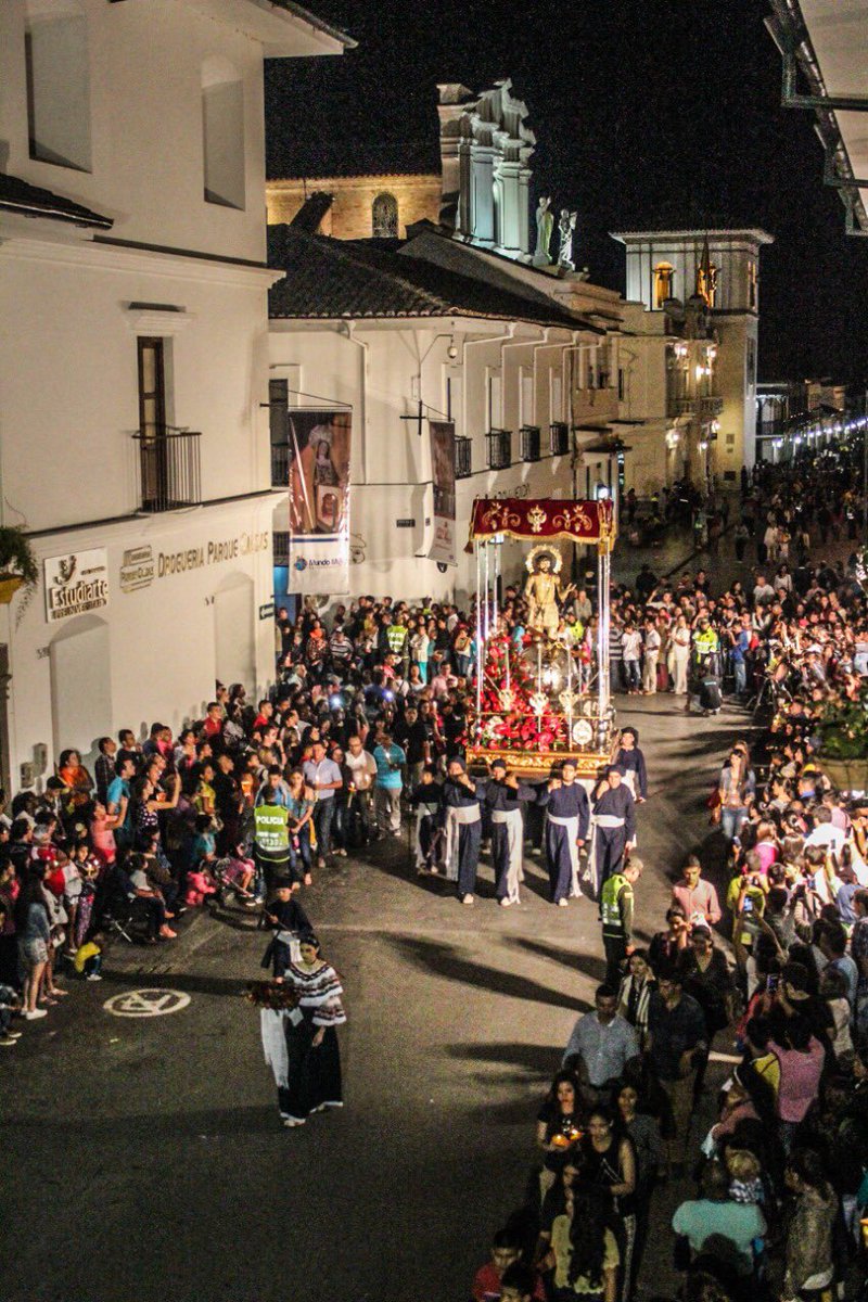 csarcristian's tweet photo. Dispongamos nuestros corazones para recibir la gracia de estos Días Santos, manteniendo la unión familiar y conservando viva una tradición que nos llena de luz y amor.

Hoy unámonos desde la distancia para que más adelante volvamos a disfrutar de la tradición juntos y con fervor. https://t.co/pExcnpB684
