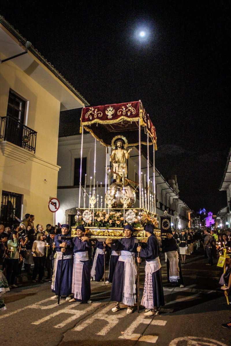 csarcristian's tweet photo. Dispongamos nuestros corazones para recibir la gracia de estos Días Santos, manteniendo la unión familiar y conservando viva una tradición que nos llena de luz y amor.

Hoy unámonos desde la distancia para que más adelante volvamos a disfrutar de la tradición juntos y con fervor. https://t.co/pExcnpB684