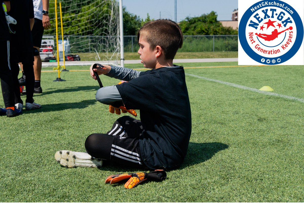 NextGKschool's tweet photo. Getting ready to go in net... gloves on and fully focused on your work. #nextgenerationkeepers #goalkeepertraining #NextGKschool #uhlsport #goalkeeperforlife #professionalgoalkeeper #goalkeeperworld #goalkeeperprogram #goalkeepercamp https://t.co/iCI9Z5SF6f