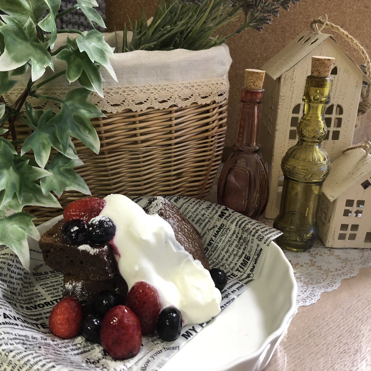 LAW_f0916's tweet photo. 【訳ありチョコブラウニー (¥500)】

洋菓子屋 #SweetsFactory さんから
直送された大人気チョコブラウニー🍫💕
チョコチップ味！

チョコチップザクザクで食べ応え満点◎
チンしてアイスを添えても美味しい😲!

コンビニでは #LTF狭山鵜ノ木店 だけだから
ぜひ買いに来てだがす⭐

#コンビニスイーツ https://t.co/orRHROZpyu