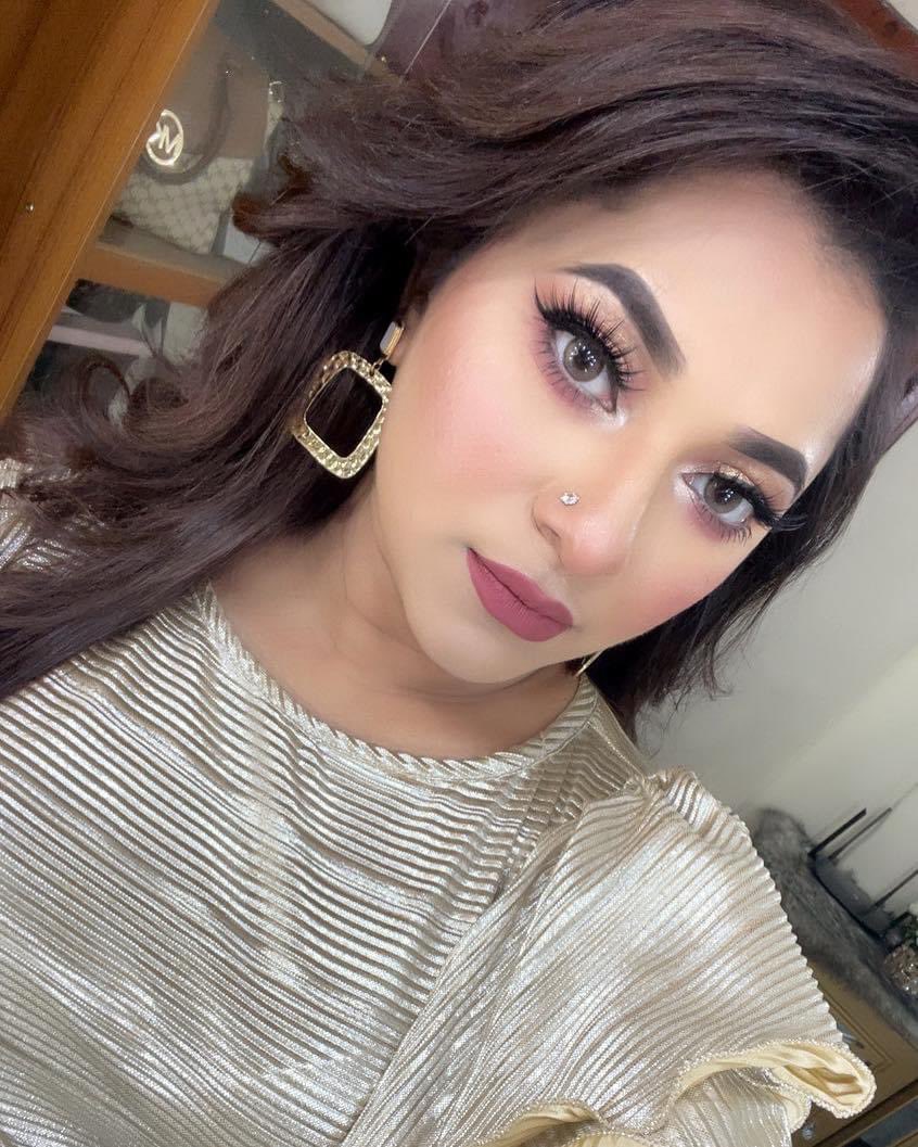 Everybody......please! Stay safe 😌