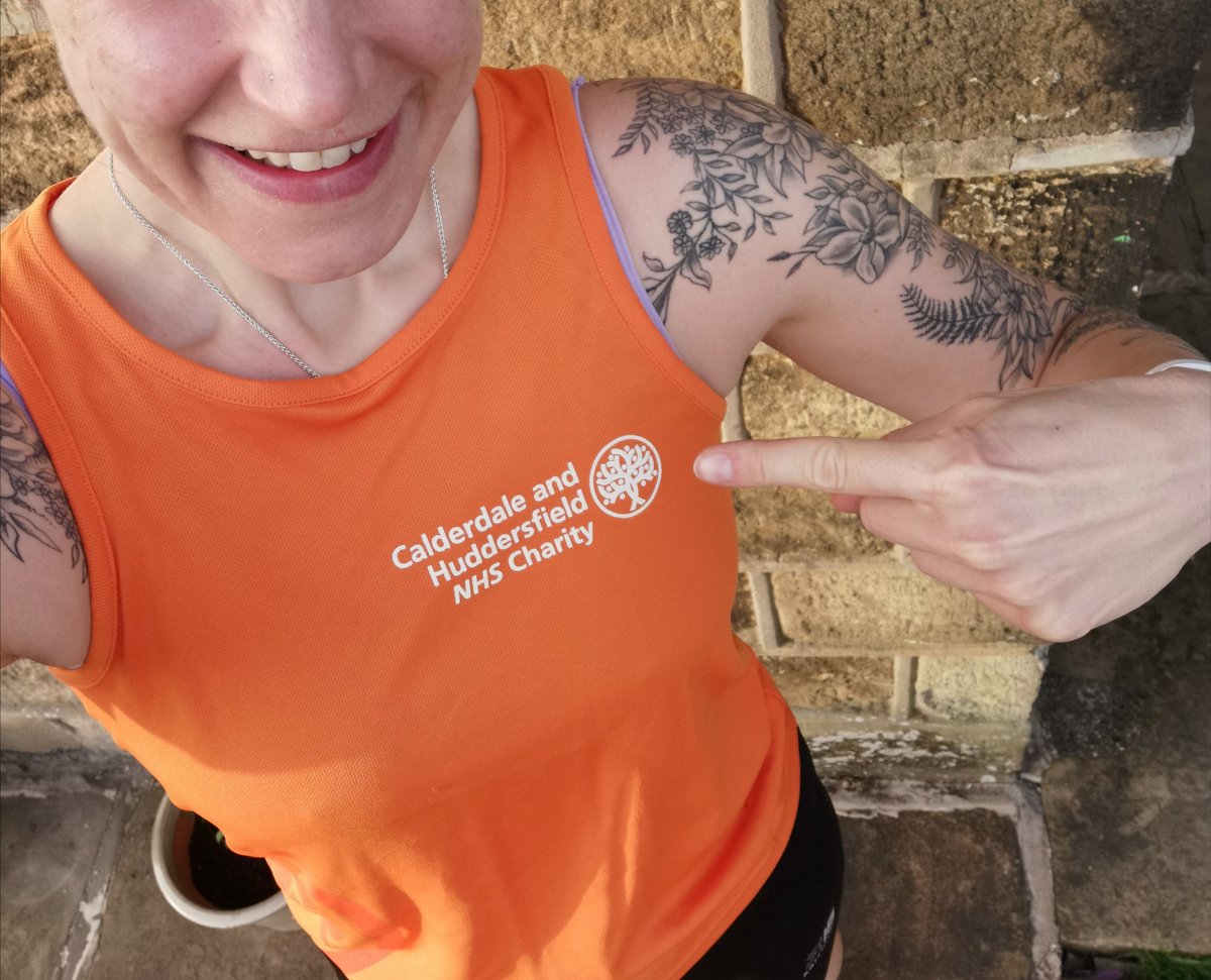 Emma_Kov's tweet photo. Ace after work run in the sun........sporting our #NHSCharity @CHFTCharity @CHFTNHS #runningvests https://t.co/2QxzBnBRh3