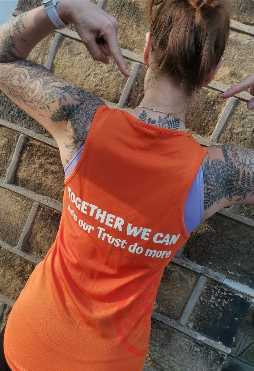Emma_Kov's tweet photo. Ace after work run in the sun........sporting our #NHSCharity @CHFTCharity @CHFTNHS #runningvests https://t.co/2QxzBnBRh3
