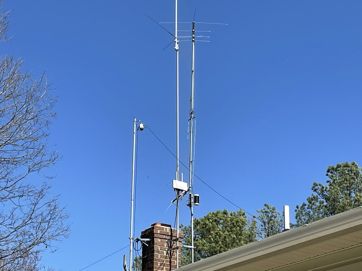 Badger_Fi's tweet photo. That @meraki MR86 is allowing me to attend @CiscoLive while doing yard work on my week off! #CiscoLive #CiscoChampion https://t.co/7elGadLfzr