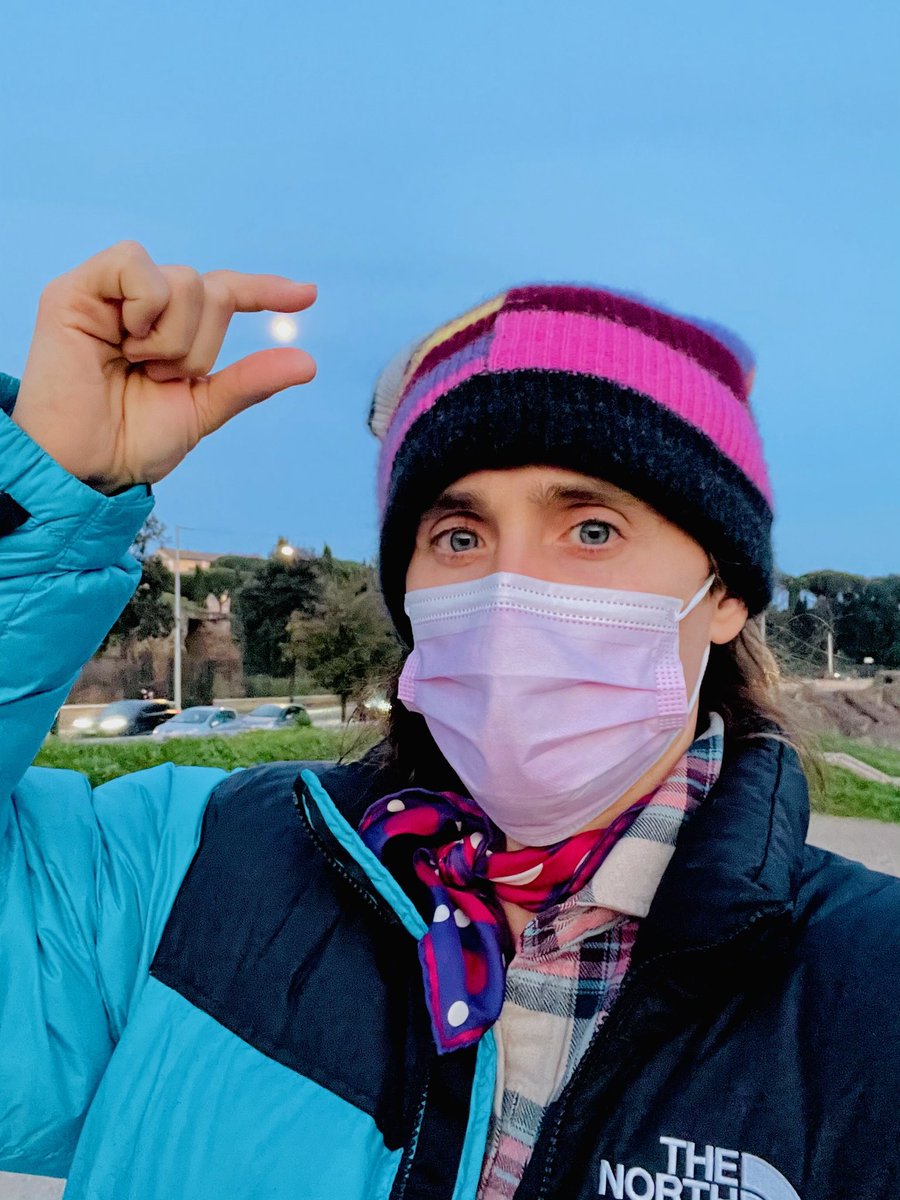 JaredLeto's tweet photo. 🌝 https://t.co/QMOeeWHvP7