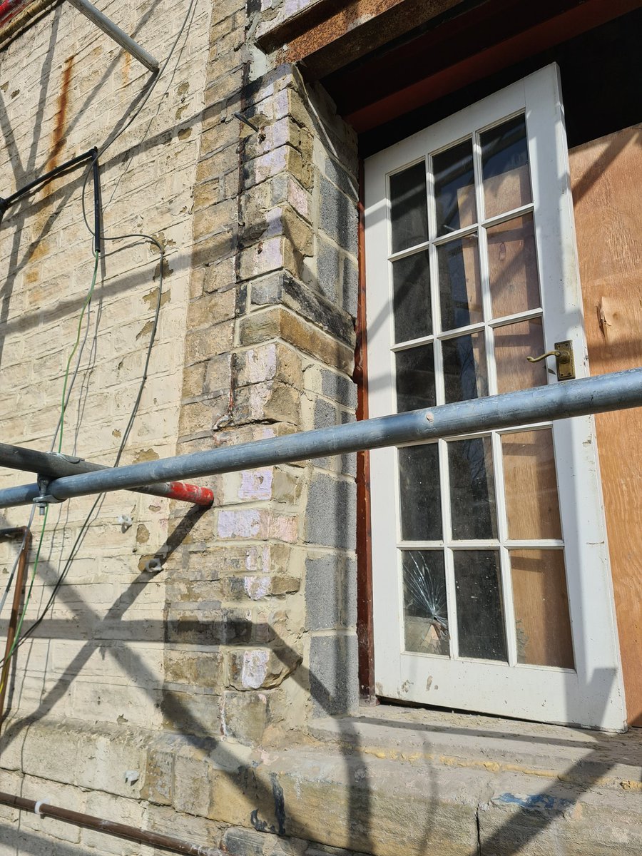 GSJoineryYorks1's tweet photo. Rebuilding this poorly formed door opening with new steelwork and masonry to side and above. #builders #joiners #structuralrepairs #homeimprovement #loadbearing @SelcoBW see https://t.co/WPOCQ8ADsk for more or find us on @Checkatrade https://t.co/iJAuUI5ohT