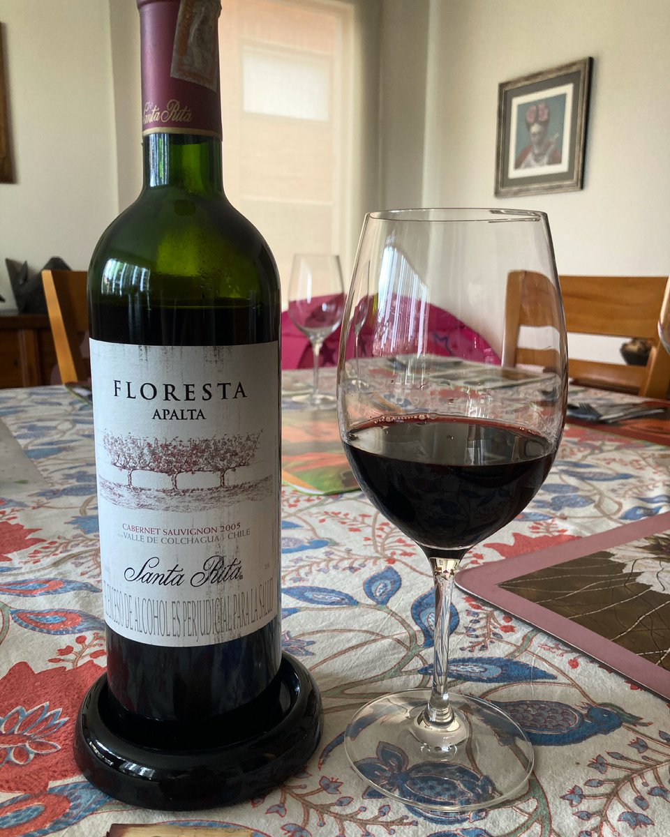 JoseRafaArango's tweet photo. Hoy me fui con un gran exponente de #Apalta 🇨🇱 #Floresta 🍷 #cabernetsauvignon 🍇 @SantaRitaWines 🇨🇱 2005 Con una evolución impecable en 16 años de sabia guarda 👍🏻 @marpicovinos https://t.co/9aLxdgXcky