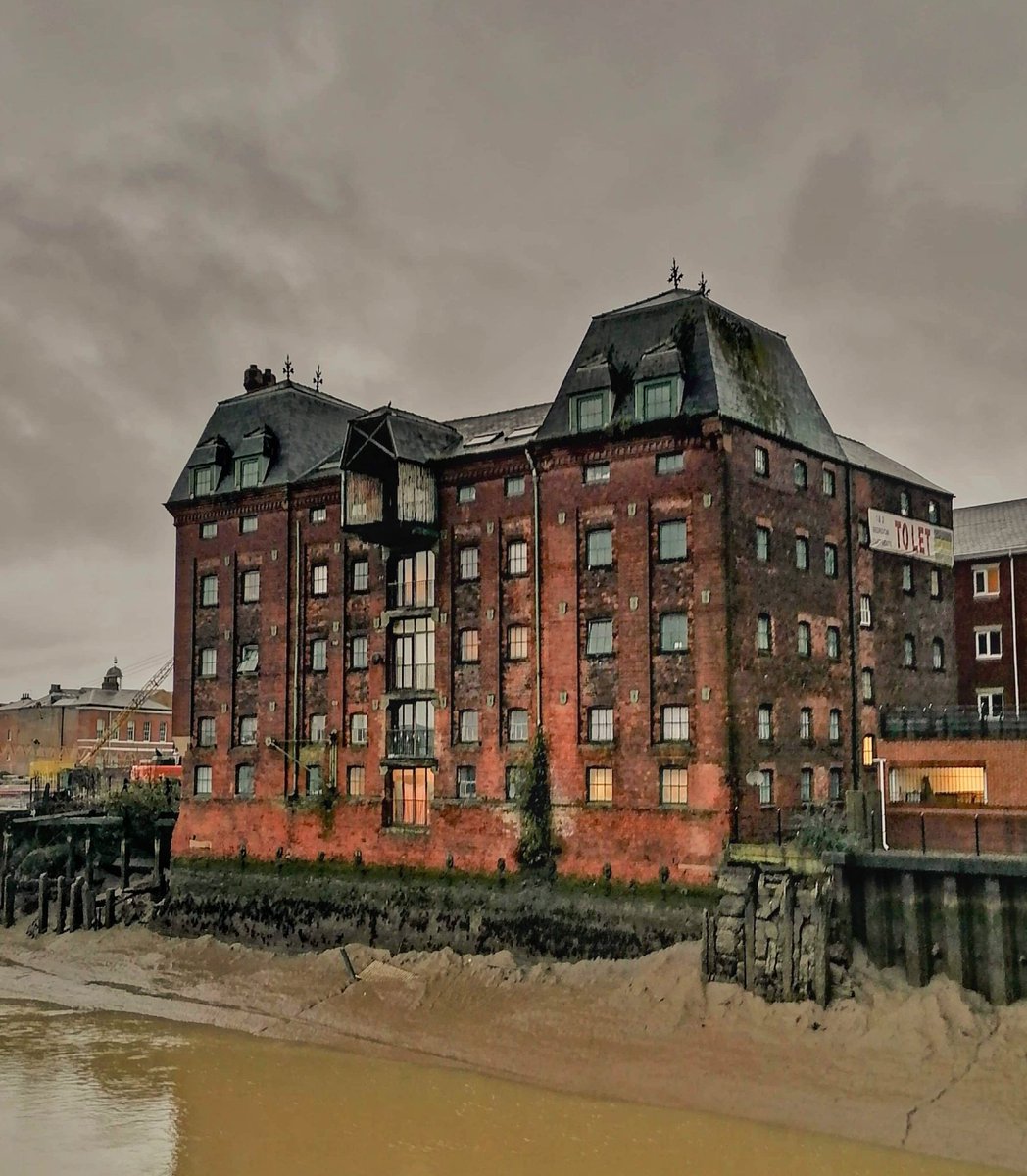 The former Hull Ships Stores Warehouse by the River Hull.

#hull #yorkshire #travel #architecture #gotham