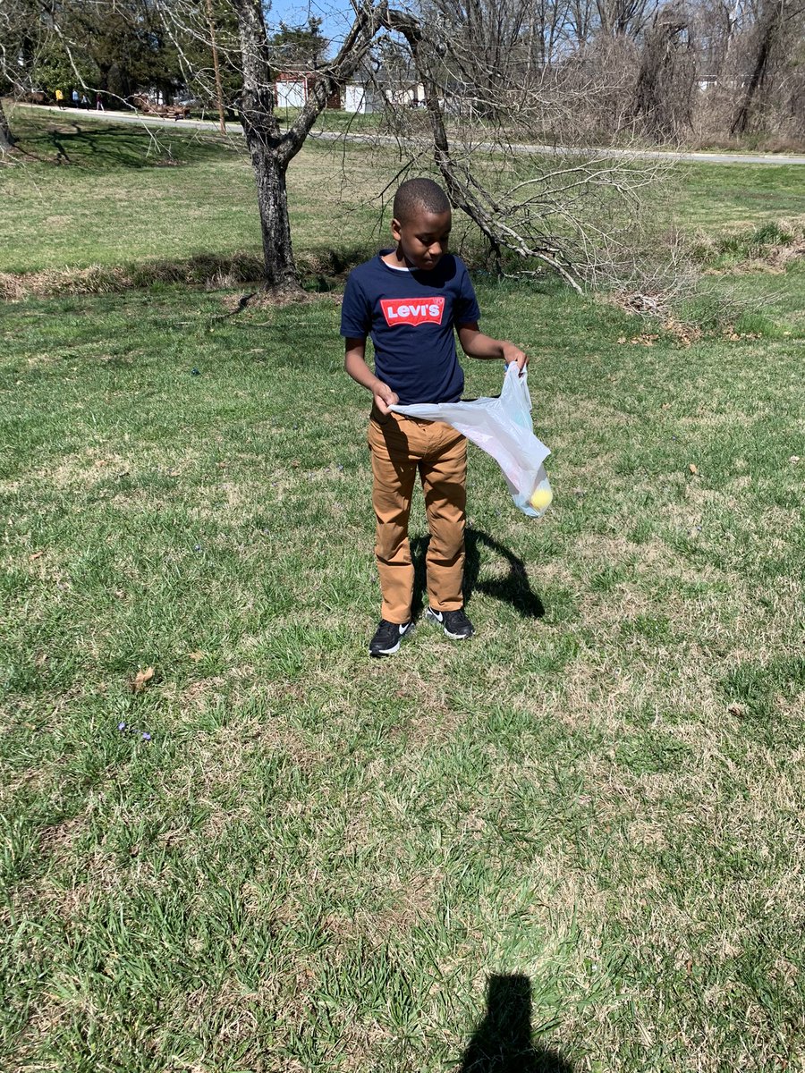 vanessawalkermu's tweet photo. Egg Hunt time babyyyyy! Building relationships and making memories, what it’s all about! @rhandrewselem https://t.co/qsregH1nbd