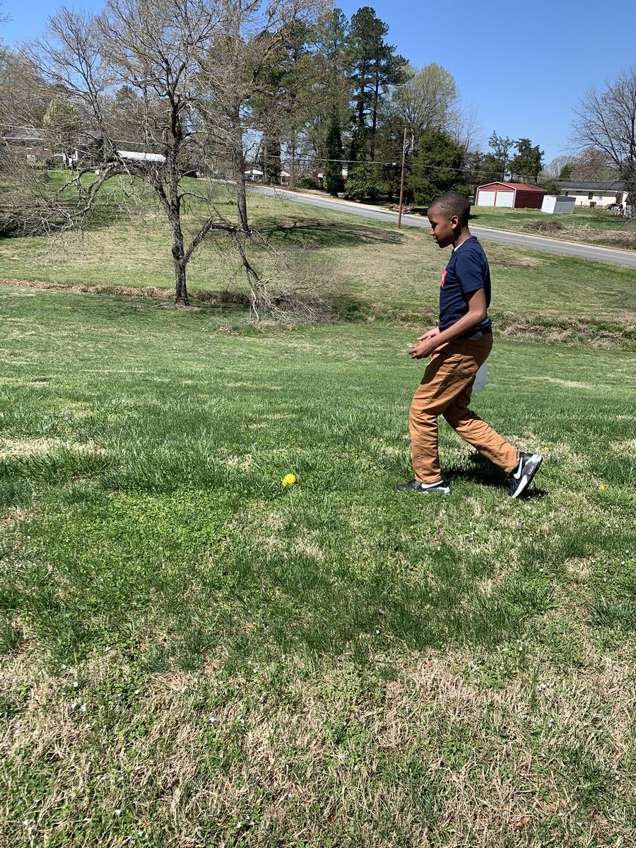 vanessawalkermu's tweet photo. Egg Hunt time babyyyyy! Building relationships and making memories, what it’s all about! @rhandrewselem https://t.co/qsregH1nbd