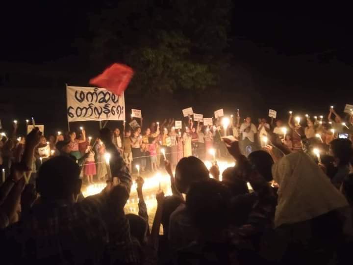 XueMei01's tweet photo. Anti dictatorship and Fascist Revolution night strike in Singu township, Mandalay Region !

ABOMINABLE CRUELTY
#WhatsHappeningInMyanmar 
#Mar30Coup https://t.co/LRFuhaLvZa