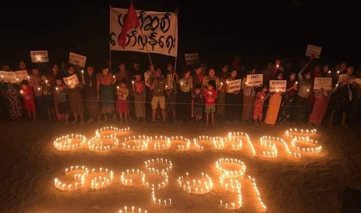 XueMei01's tweet photo. Anti dictatorship and Fascist Revolution night strike in Singu township, Mandalay Region !

ABOMINABLE CRUELTY
#WhatsHappeningInMyanmar 
#Mar30Coup https://t.co/LRFuhaLvZa