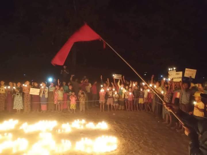 XueMei01's tweet photo. Anti dictatorship and Fascist Revolution night strike in Singu township, Mandalay Region !

ABOMINABLE CRUELTY
#WhatsHappeningInMyanmar 
#Mar30Coup https://t.co/LRFuhaLvZa