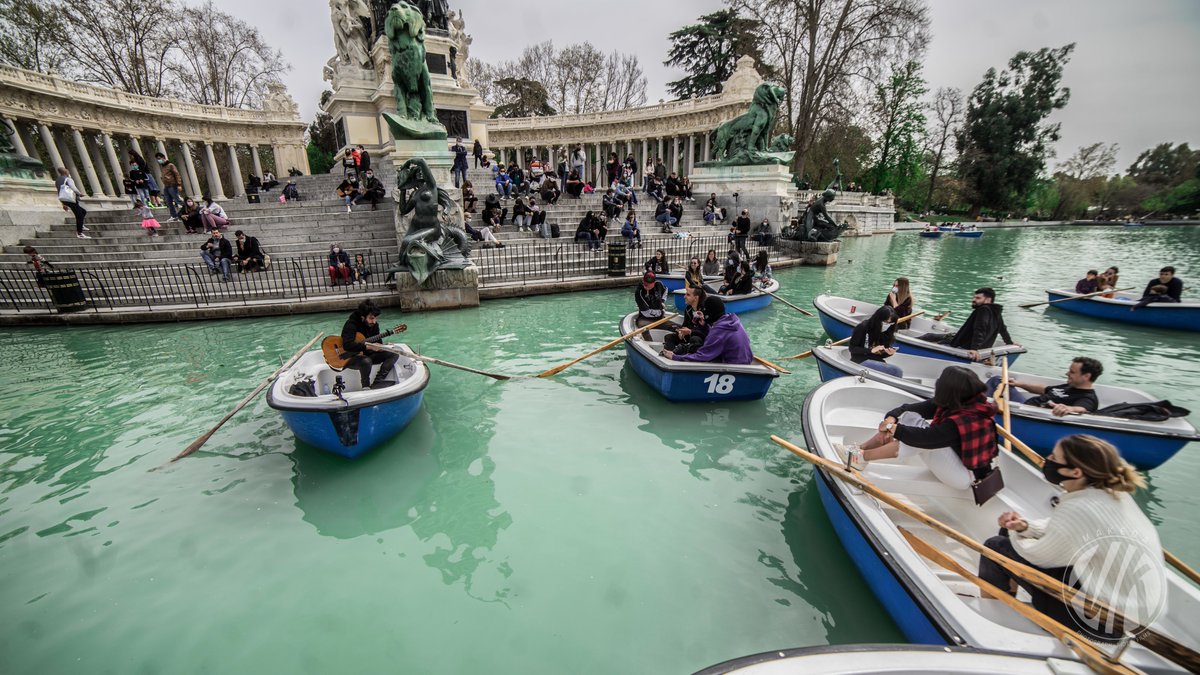 Lo hicimos🔥a nuestra manera. A la deriva, en el estanque del retiro presentamos el nuevo tema “Aunque Sea Desde Madrid.” 
> links.altafonte.com/x5nx2va
Foto A.Maqueda