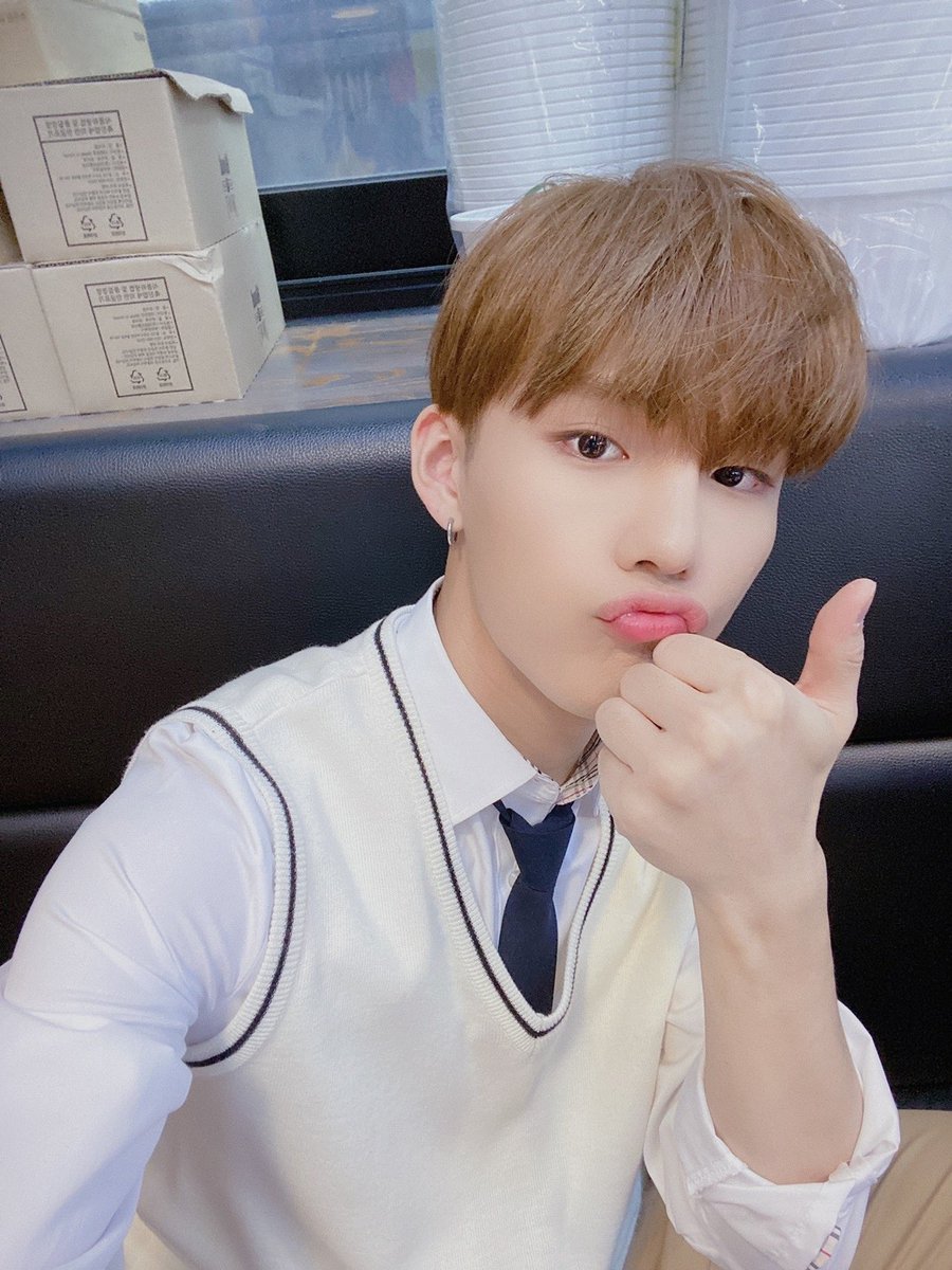 SpainCix's tweet photo. {ACT/PICS}300321

Actualización en la cuenta de CIX_twt con #Seunghun

"Actué por primera vez!🐶
Por favor mirad Turn: The Street que es estrenado mañana~"

#CIX #FIX #승훈 #김승훈 #내편들 #내뽀뽀들 #KIMSEUNGHUN #SEUNGHUN #スンフン #턴더스트릿 https://t.co/6Wn4fvCWu8