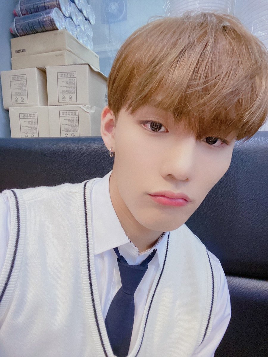 SpainCix's tweet photo. {ACT/PICS}300321

Actualización en la cuenta de CIX_twt con #Seunghun

"Actué por primera vez!🐶
Por favor mirad Turn: The Street que es estrenado mañana~"

#CIX #FIX #승훈 #김승훈 #내편들 #내뽀뽀들 #KIMSEUNGHUN #SEUNGHUN #スンフン #턴더스트릿 https://t.co/6Wn4fvCWu8