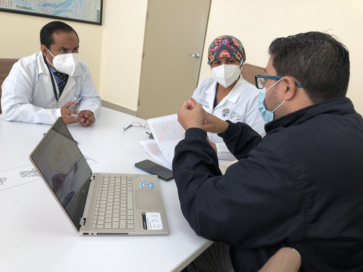 HGuayaquil's tweet photo. #AHORA | @PauloBonillaA, Director Asistencial @HGuayaquil mantiene reunión de trabajo con Subdirectores de Especialidades Clínicas y Medicamentos, con el fin de implementar estrategias para la correcta distribución de fármacos e insumos hospitalarios. #ActivadosPorLaSalud https://t.co/dIkhbPQdik