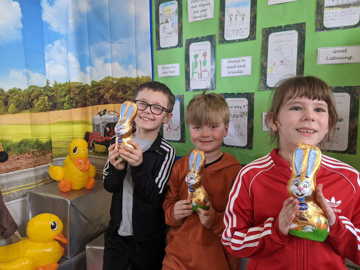 SeigalClass4's tweet image. Everybody in Peacock class got a little treat today for their hard work and determination this half term. This included a reward for all our superstars that have been reading at home. Well done to these three children for their amazing effort with reading at home. #proudpeacocks