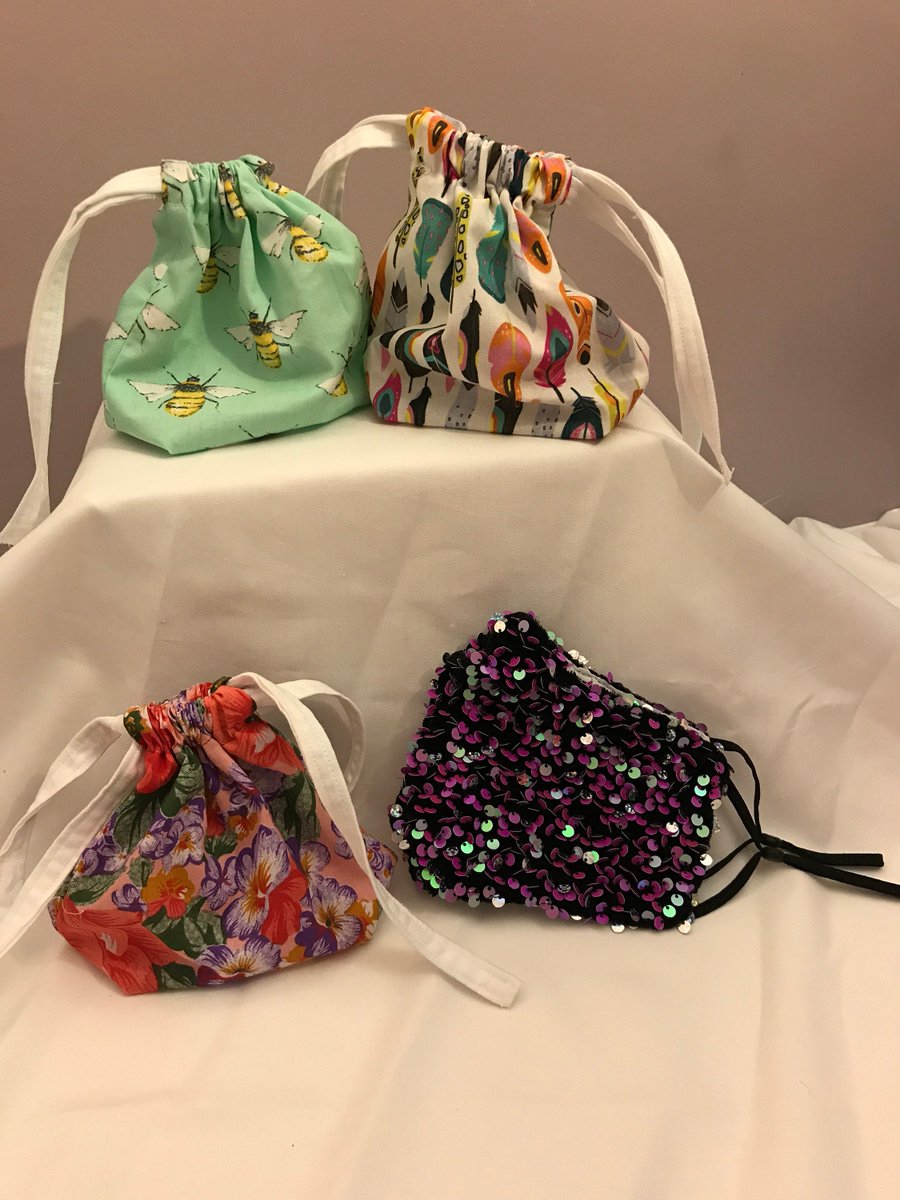 LivingFashionUK's tweet image. Want something cute to put your masks in, sick of looking in your bag for them, look no further, mini drawstring stylish bag is here, :) available now in my Etsy store. 
#drawstringbag #drawstringpouch #drawstringmakeupbag #smalldrawstringbag #minidrawstringbag