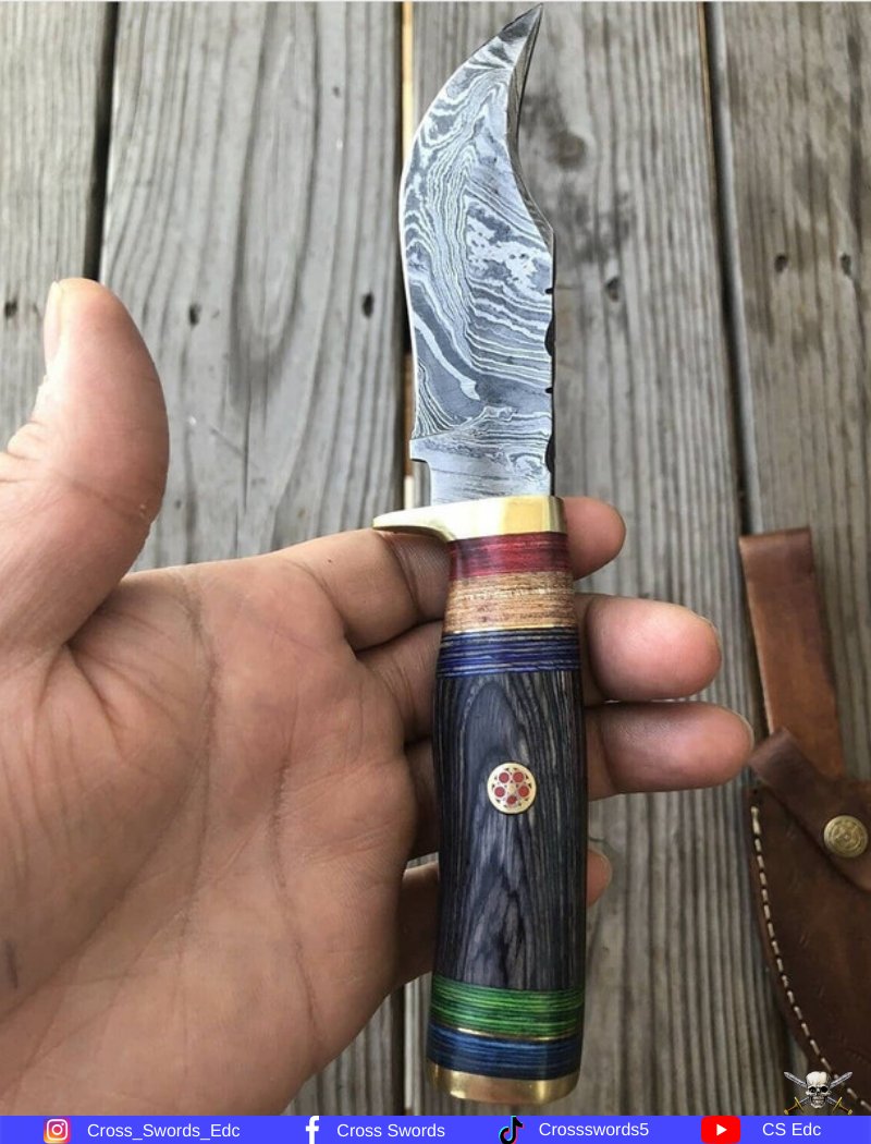 CrossSwords5's tweet photo. Custom Hand forged Damascus Steel Hunting Knife 
Unique &amp; Antique Style Handle 🔪⚔️

Fixed Blade Knife
Overall Length : 8"inch
Handle Length: 4"inch
Blade Length: 4"inch

#knivesmaker #knives #knife #knives 
#damascus #damascusknife #damascusknives #knive4sale #halloweengifts https://t.co/nS6Cf0Fxkb