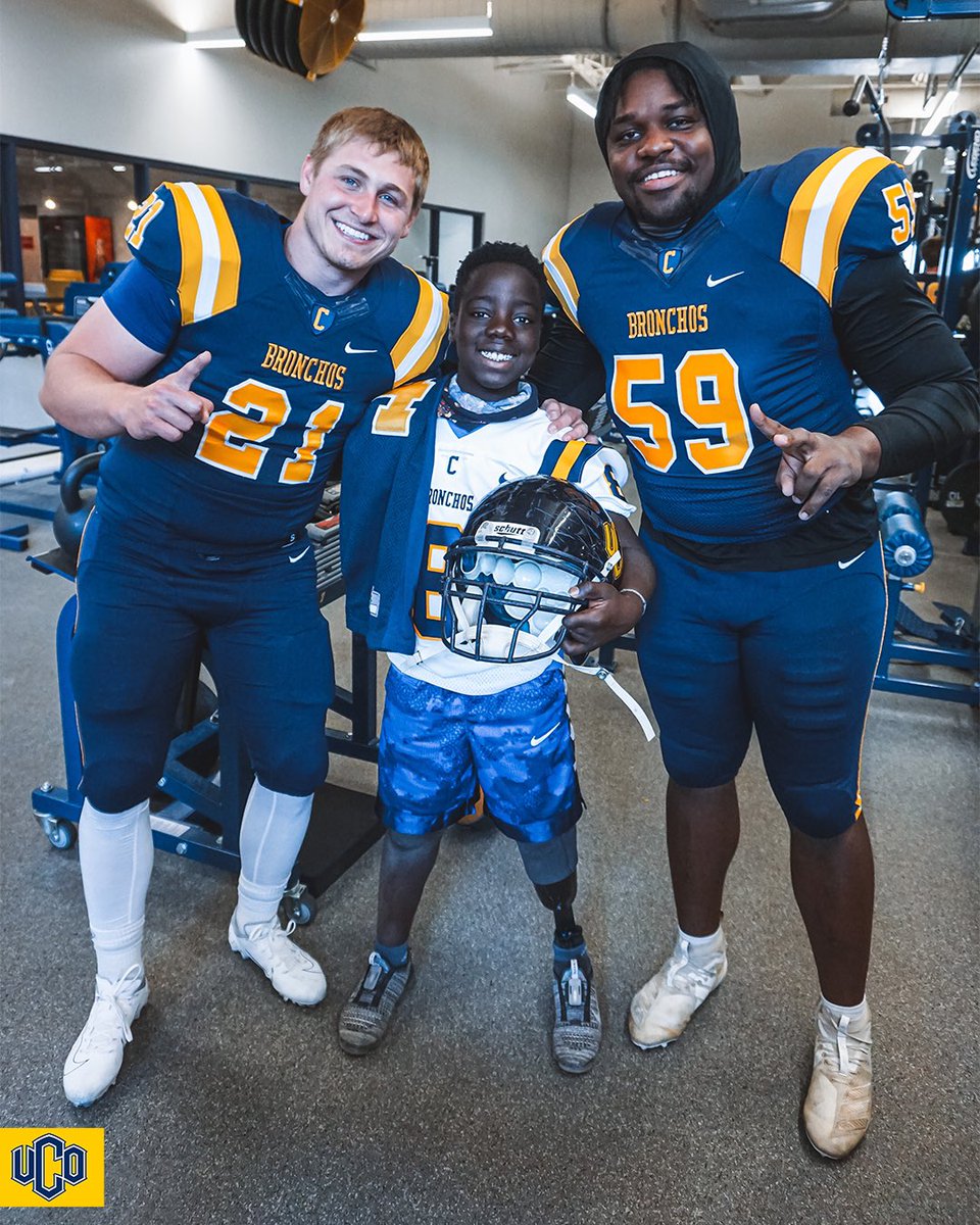 ucobronchofb's tweet photo. Derek‘s biggest fan was in attendance for our scrimmage last Saturday. Elijah was able to watch D🔒 back on the field for the first time, and watch us get a win! 

#RollChos🐴 https://t.co/2JBtPjtJUI