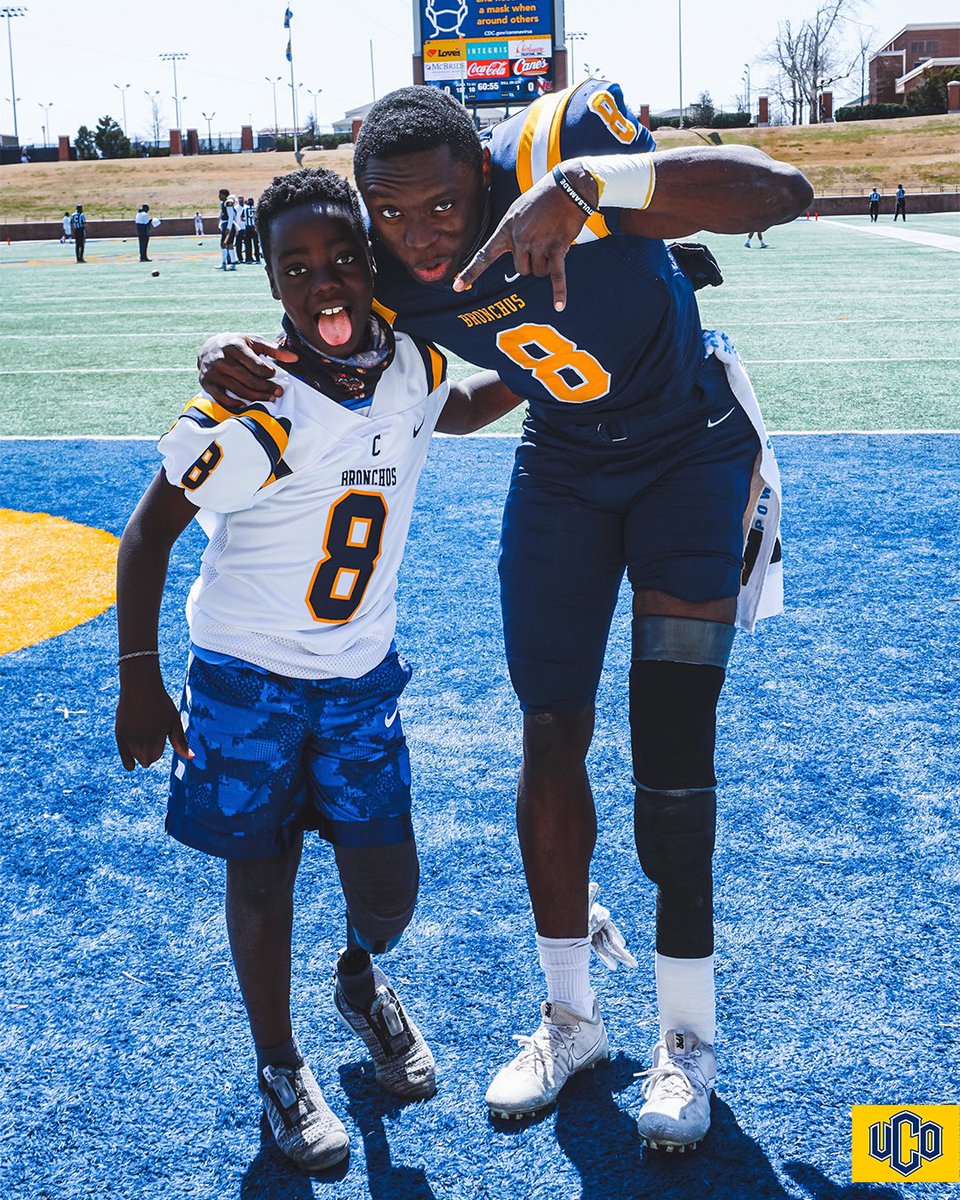 ucobronchofb's tweet photo. Derek‘s biggest fan was in attendance for our scrimmage last Saturday. Elijah was able to watch D🔒 back on the field for the first time, and watch us get a win! 

#RollChos🐴 https://t.co/2JBtPjtJUI