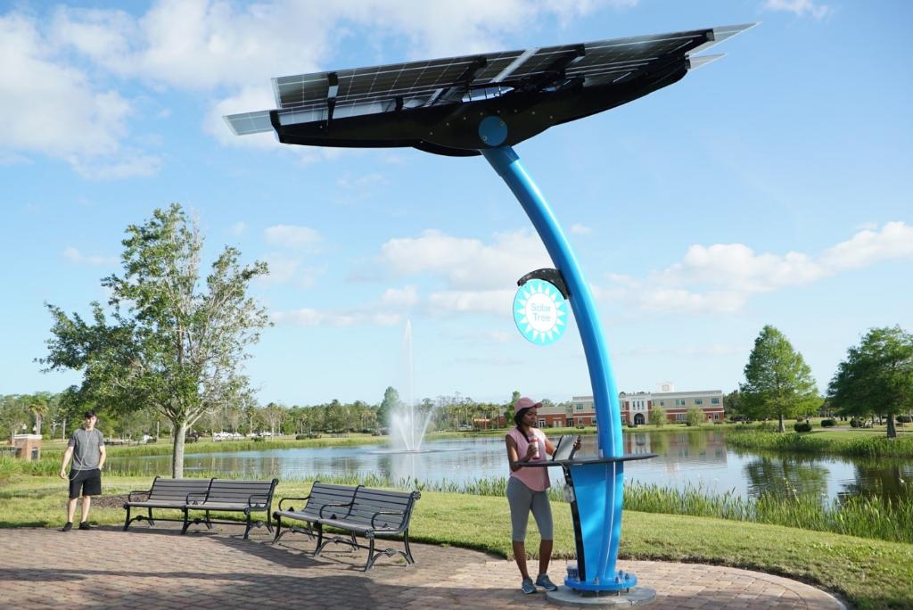 insideFPL's tweet photo. On #NationalTakeAWalkInTheParkDay, check out an #FPLSolarNow location and see solar up close at one of our solar trees or arrays. Catch some shade and learn more about how #solarpower works. Find a location near you: https://t.co/hIJh60FrqX https://t.co/tZ0zrWfLXj