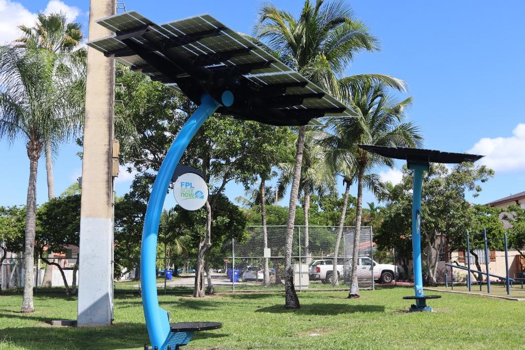 insideFPL's tweet photo. On #NationalTakeAWalkInTheParkDay, check out an #FPLSolarNow location and see solar up close at one of our solar trees or arrays. Catch some shade and learn more about how #solarpower works. Find a location near you: https://t.co/hIJh60FrqX https://t.co/tZ0zrWfLXj