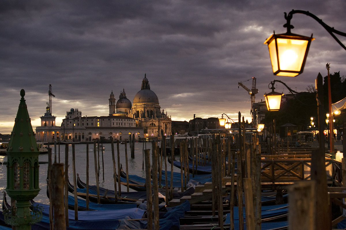 tempi_d's tweet photo. #Veneto #Venezia #Serenissima

😉 Serenissima notte a tutti https://t.co/7PmTFHvlfh