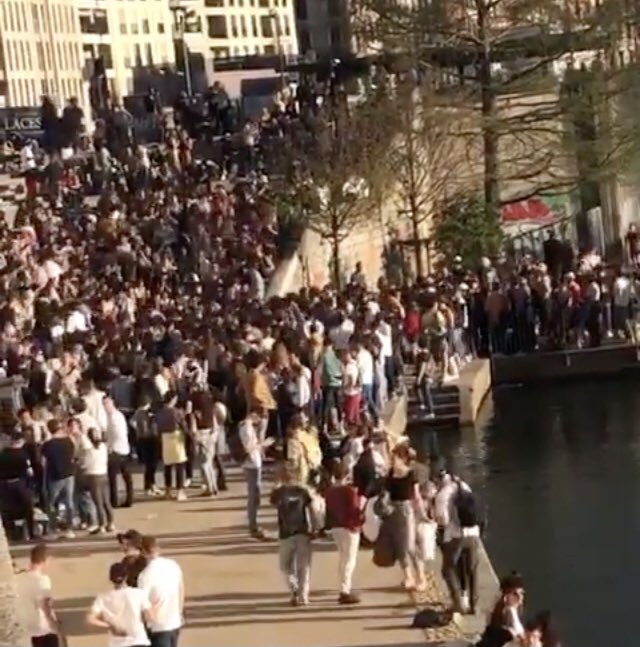 Gouvernent : « Confinement !! »

Lyon : « Non. »