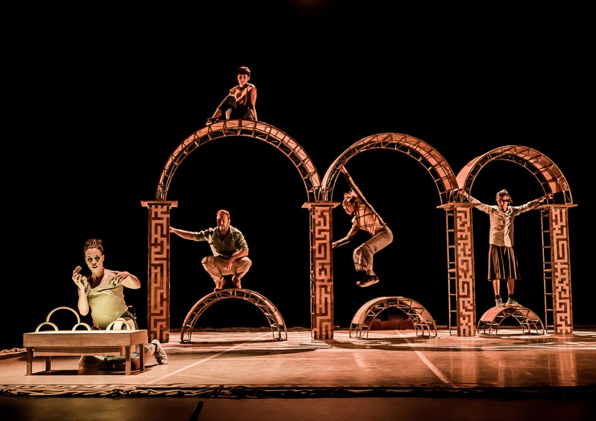 PrimaverArt's tweet photo. Divendres 9 d'abril 

📍Plaça Maria Mercè Marçal
🕕 21.00
🎪🤹‍♀️ Esencial

la Cia. @VaivenCirco ens porta el seu últim espectacle Esencial. Malabars, acrobàcies, moviment. Bon circ i bona música per a la primera nit de la mostra. https://t.co/E9RPt0XWTs
