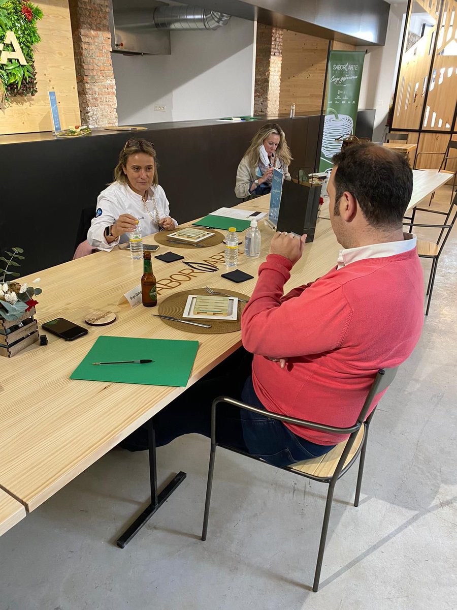 yayodelgado's tweet photo. 🍻 Jornada gastronómica hoy en #SaborArte 2021 #Cieza con @estrellalevante y coordinado por @Rodichef Felicidades a #TxíoRestaurante #SanJavier y a #AgusGastromusic #Murcia ganadores de los concursos de Tartar de atún y Steak Tartar, respectivamente. ⭐️
📷 @Sgallegob https://t.co/p9bfqoKpEt