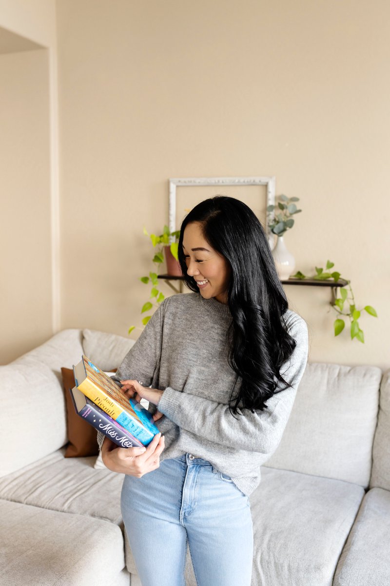 OUABookClub's tweet image. How many books do you read at the same time? It can be hard to juggle different plots or genres at the same time, but lately, doesn’t it feel like there are too many great books out there to NOT start a few of them at the same time?
​📚
​#ouabc #booksubscriptionboxes