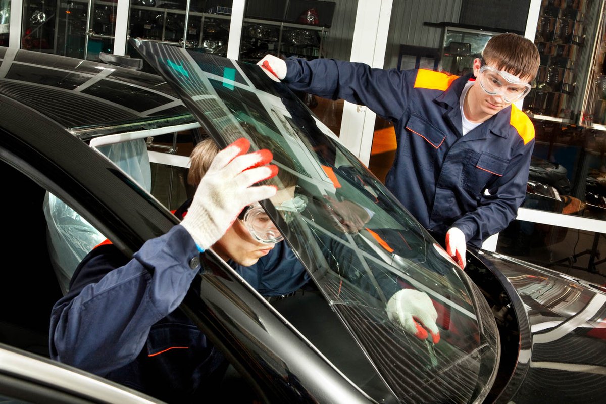 frank_shuff's tweet photo. If you want to learn more about our Mobile Auto Glass Repair services, be sure to make your way over to our website! We look forward to hearing from you soon! #MobileAutoGlassRepair https://t.co/lnRY2LrjaS https://t.co/td4LkQJju6
