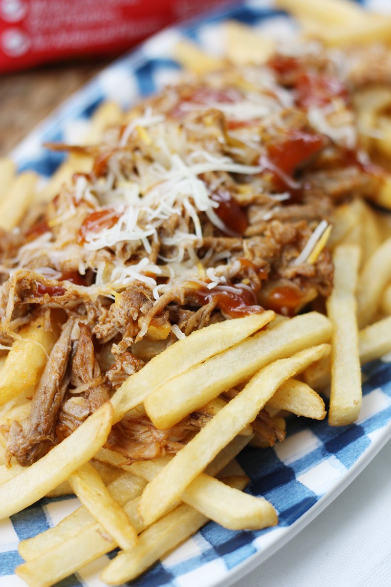 MostlyHomemade's tweet photo. #ad These quick and easy Pulled Pork Fries are the perfect dinner on a busy weeknight! McCain® Quick Cook Fries topped with leftover pulled pork and cheese – great to have on hand for company, too! @McCainFoodsUSA  #mccainquickcookpotatoes https://t.co/tSQ5aj1BSW https://t.co/o7vJ6VOQUm