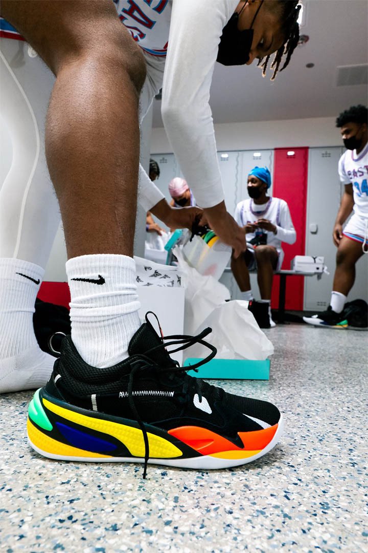 East Anchorage High School to gear up with PUMA &amp; #BlackLivesMatter  after a claim was filed against East Anchorage HS for promoting a “political statement” with their #BLM warm up shirts...

Full Story 📲 bit.ly/ANCHORAGE