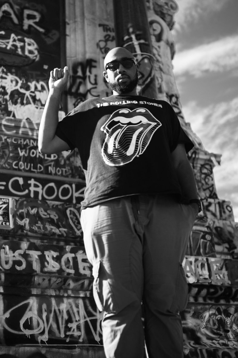 Undftdrell's tweet photo. SPREAD THESE PICS PLEASE #JUSTICEFORDONOVONLYNCH https://t.co/MA0iLDuUiC