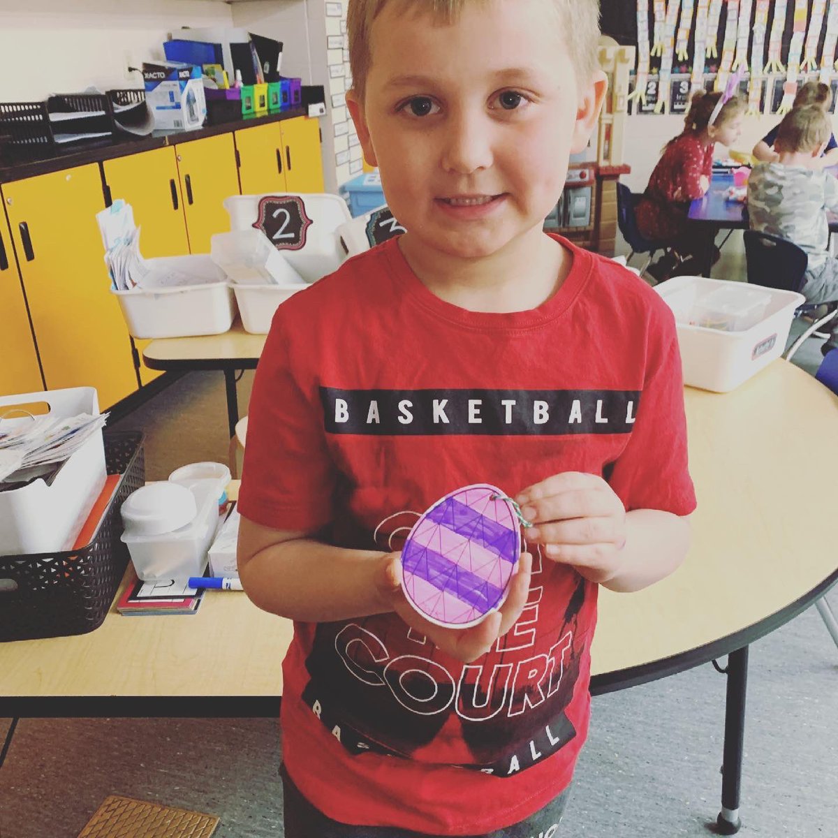 Putting what we know about patterns to the test with some festive art designs today in @fmpsd @dickinsfield kindergarten today! 🐰 🥕 <a href="/FMPSD/">Fort McMurray Public School Division</a>_Numeracy <a href="/FMPSDEarlyLearn/">FMPSD Early Learning</a>