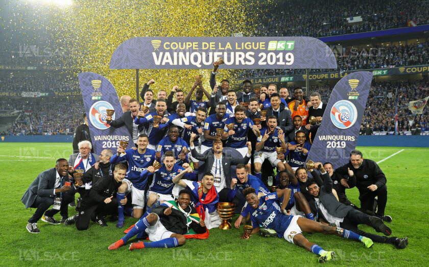 🏆🗣🔥 [THREAD] - Il y a 2 ans jour pour jour, les supporters du RC Strasbourg envahissaient Lille, où leur club soulevait la Coupe de la Ligue et se qualifiait ainsi pour l’Europe... 8 ans seulement après le dépôt de bilan et un nouveau départ en CFA 2❗️⤵️ #RCSAEAG #FinaleCDLBKT