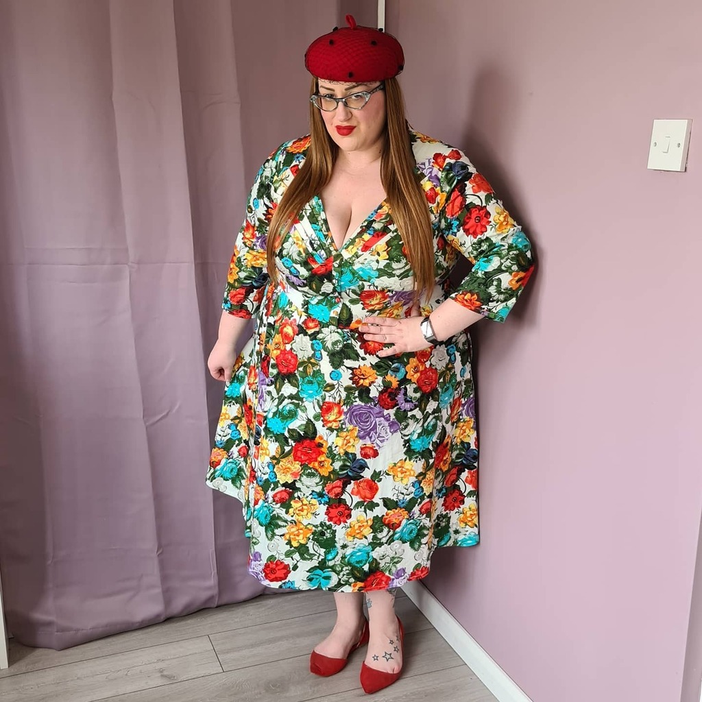 boo_brown's tweet photo. The sun is shining, it's warm, it still light at nearly 7pm, it's that wonderful time of the year
.
.
.
.
.
.
#VoodooVixen #Collectif #InBloom #Floral #Flowers #Hat #SpringIsHere #PlusSizeBlogger #PlusSize #OOTD #Fatshion #PlusSizeFashion #WIWT #PlusSi… https://t.co/J32yZq4wQX https://t.co/IR4Gy4CvAv