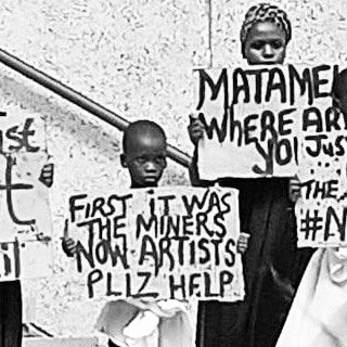WarrenNebe's tweet photo. Dear @PresidencyZA
South Africa's artists and creatives are still waiting to speak with you.
We are begging you, Sir.
#ArtsMatter #Iam4theArts #buildarts #NathiMthethwaMustGo #BuildaDemocracy https://t.co/7Y3sSmrtko