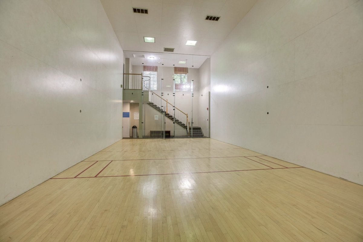 LiveCASCADES's tweet photo. Practice your backhand at Cascades Overlook! We are one of the only communities in the area to offer an indoor racquetball court where you can work up a sweat during any type of weather. #CommunityAmenities https://t.co/2v7tKSstc3