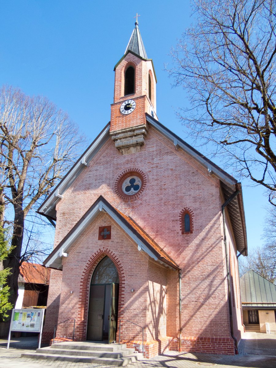 Neuperlach's tweet photo. St. #Paulus in #Perlach. Es ist die älteste erhaltene evangelische #Kirche n #München. 2016/2017 wurde das denkmalgeschützte Gebäude saniert. #Munich #SebastianBauerStraße #Church https://t.co/xycwXUdDeO