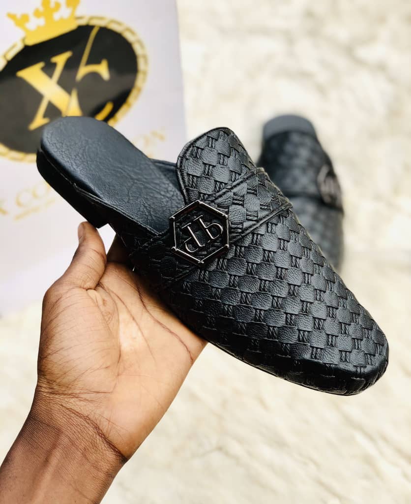 Sportive23ng's tweet photo. I beg you in the name of GOD don't pass without retweeting my hustle 

Handmade shoes 
Available only on pre order 
Price 7k
Nationwide delivery 
Dm or call 08103341630

#Chioma Yaya "PROUD OF ERICA" "NENGI THE ACTRESS" "Yoruba and Fulani" #OsinbajoInGombe "NO LEAVE NO TRANSFER" https://t.co/lViJYk5VgH