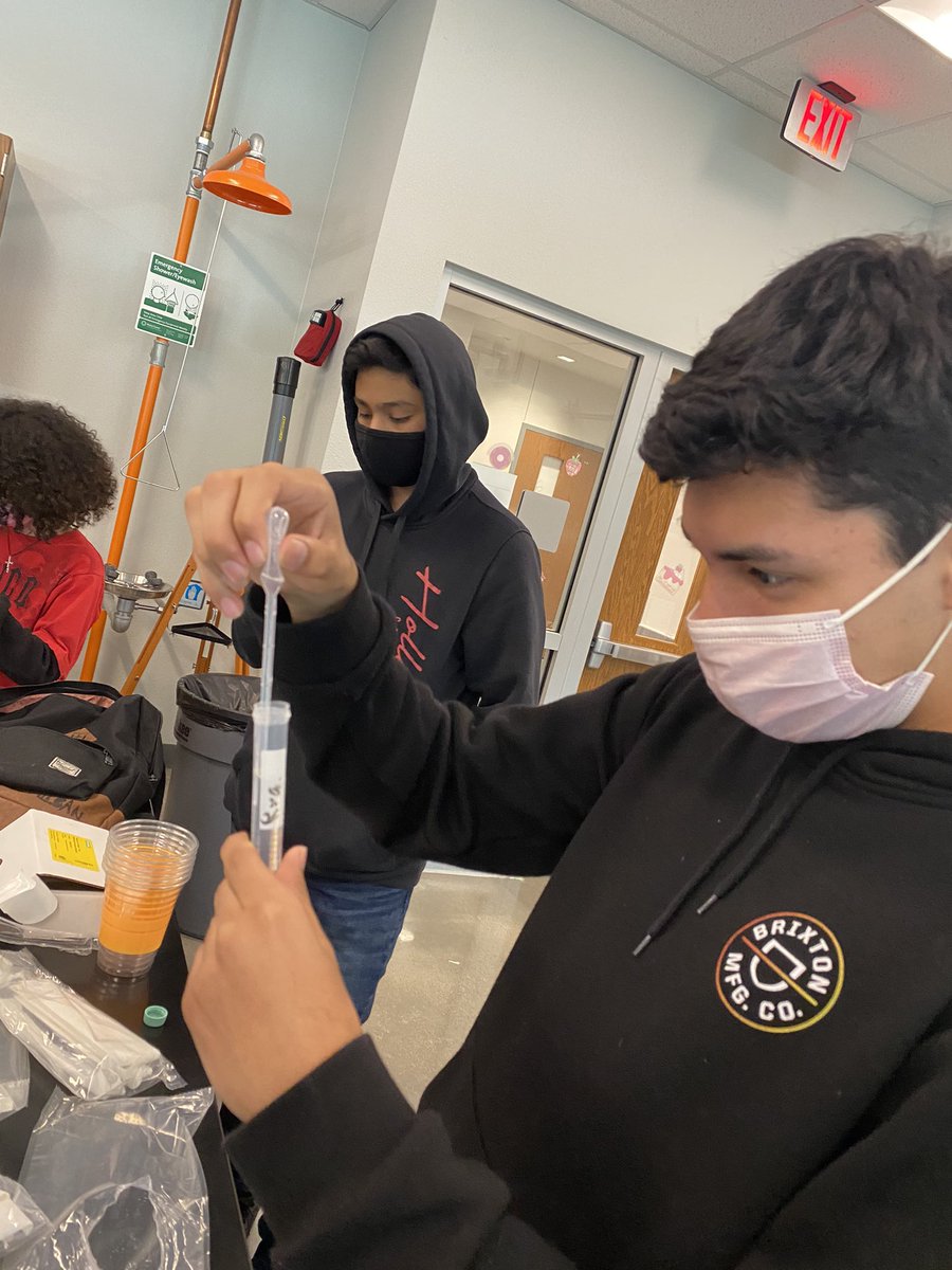 LazareScience's tweet image. Today our @JhsJags Biology scientists extracted their 🧬 and procured it in a pocket for that special one @BioRadEducation #jagscience #nottodaycovid #tuesdayvibe #dna #DNA