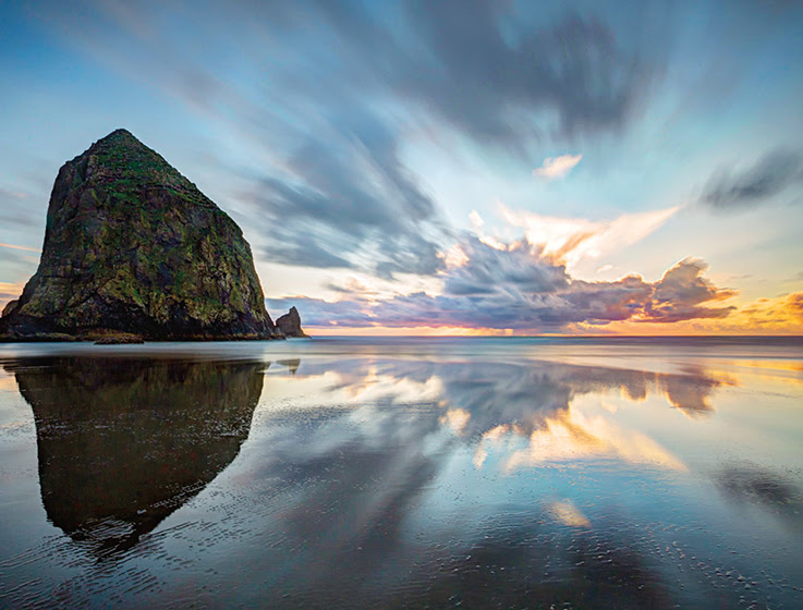 Coastal Twilight by Ken Smith for Studio E/L Hospitality (link in bio). #hammerdesignresources #hospitality #hospitalitydesign #hospitalityinteriordesign #hoteldesign #interiordesign #boutiquedesign #studioel #studioelhospitality #art #customart #hospitalityart #hotelartwork